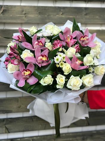 Букет цветов из: Розы и Хризантемы в Ягодное