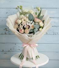 Букет цветов из:  Розы и Лизиантусы в Ягодное