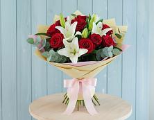 Букет цветов из:  Лилии и Розы в Ягодное