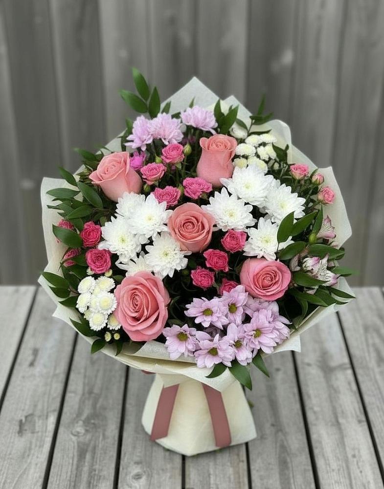 Букет цветов из: Альстромерии, Гвоздики, Розы и Хризантемы в Ягодное