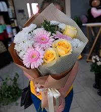 Букет цветов из:  Герберы, Розы и Хризантемы в Ягодное