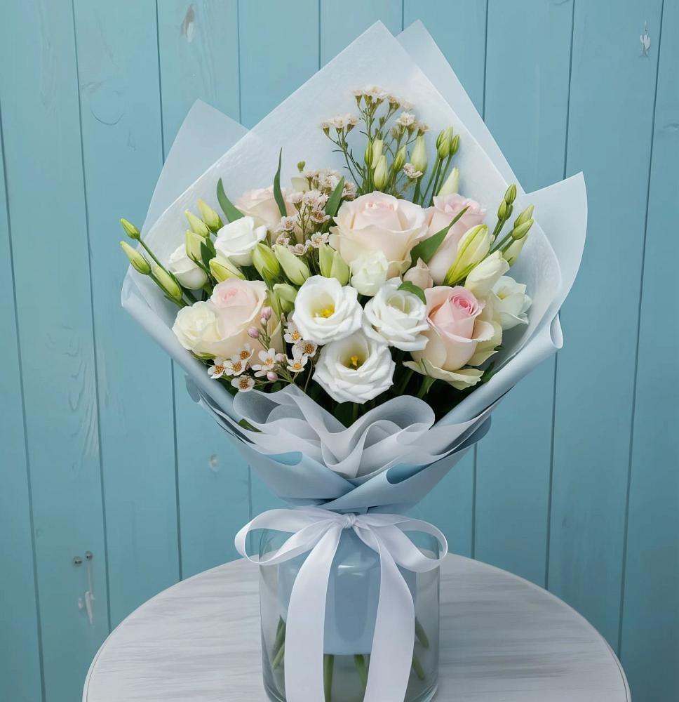 Букет цветов из: Розы и Лизиантусы в Ягодное