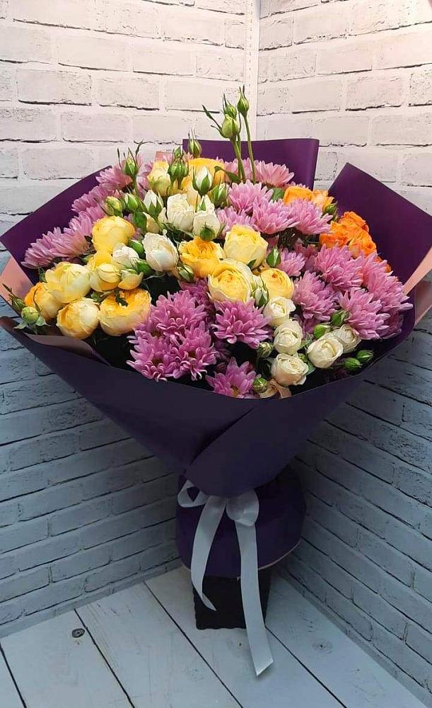 Букет цветов из: Хризантемы и Розы в Ягодное