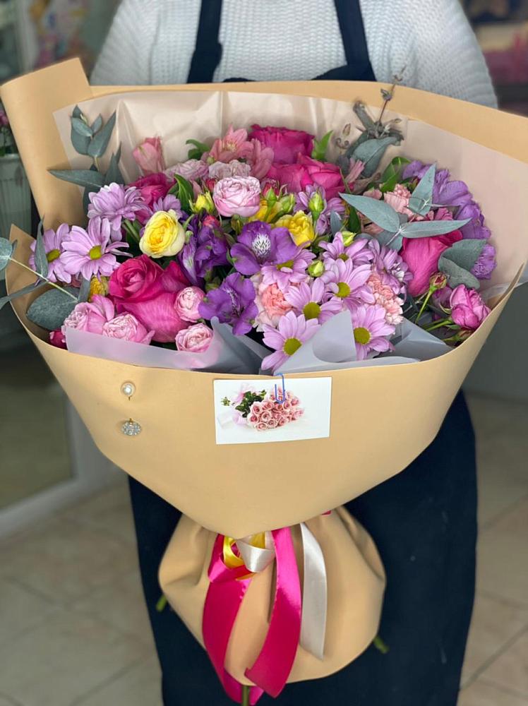 Букет цветов из: Хризантемы, Гвоздики и Альстромерии в Ягодное