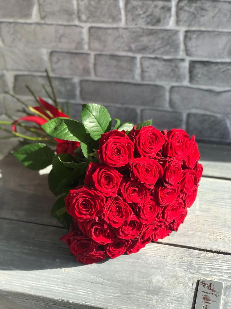 Букет Красные розы Фридом в Ягодное