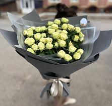 Букет Белые кустовые розы Солинеро в Ягодное
