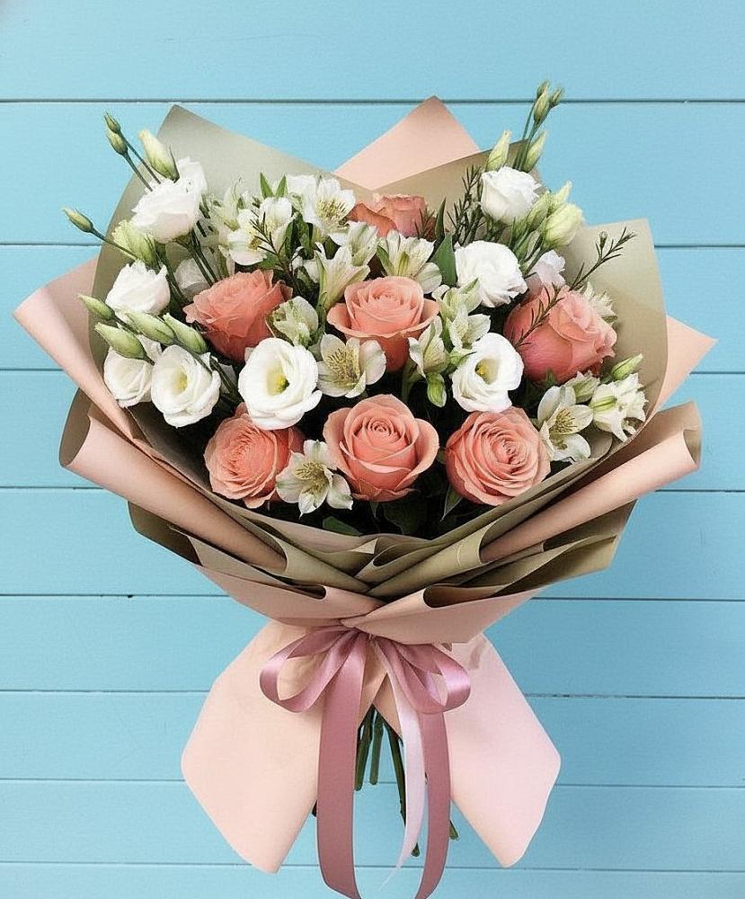 Букет цветов из: Розы, Альстромерии и Лизиантусы в Ягодное