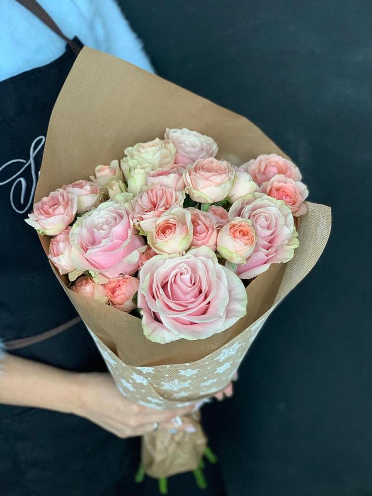 Букет цветов из: Хризантемы и Розы в Ягодное