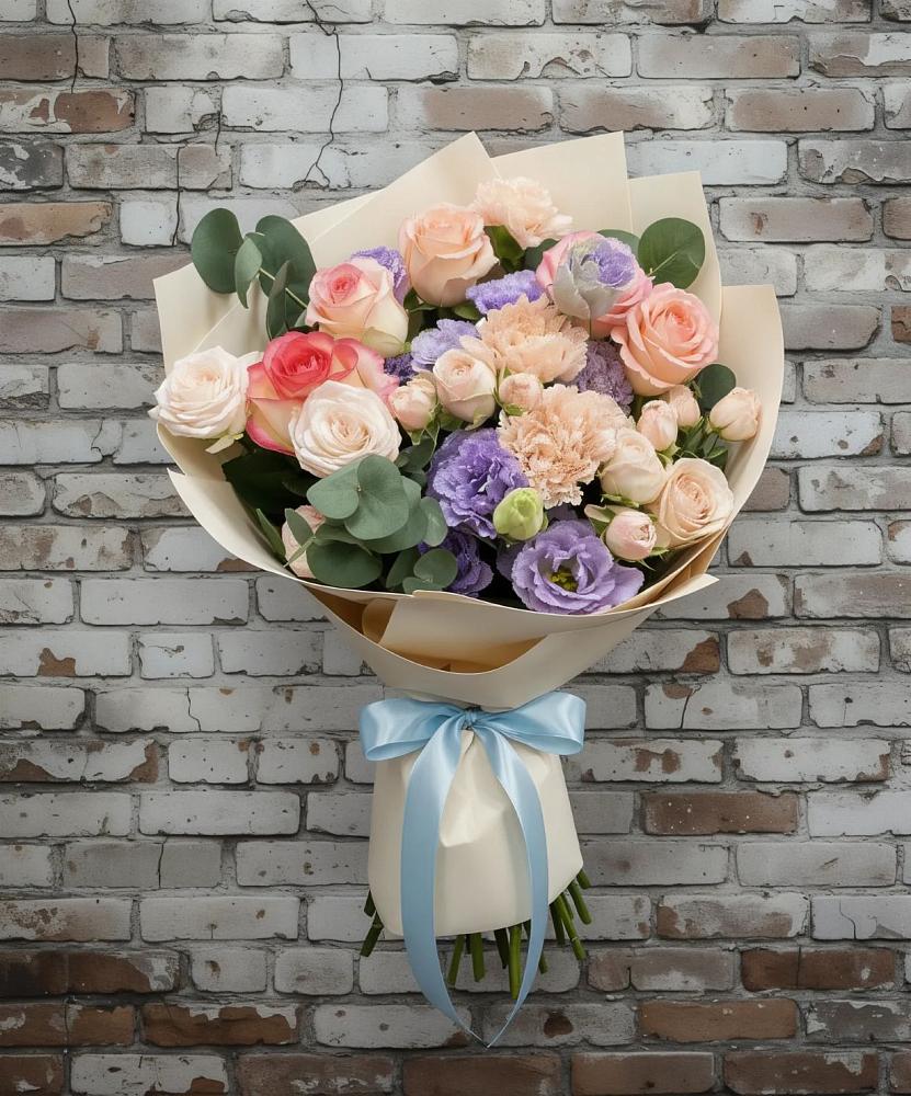 Букет цветов из: Розы, Лизиантусы и Гвоздики в Ягодное