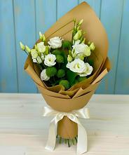 Букет цветов из:  Хризантемы и Лизиантусы в Ягодное