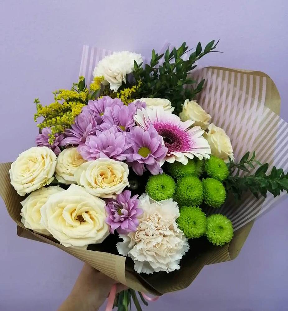 Букет цветов из: Хризантемы, Розы, Гвоздики и Герберы в Ягодное