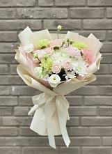 Букет цветов из:  Гвоздики, Розы, Лизиантусы и Хризантемы в Ягодное