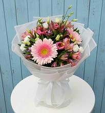 Букет цветов из:  Герберы, Альстромерии и Лизиантусы в Ягодное