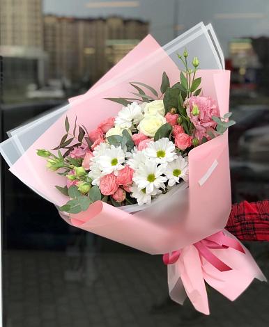 Букет цветов из: Розы, Лизиантусы и Хризантемы в Ягодное