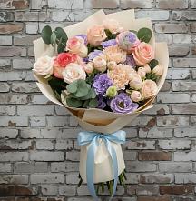 Букет цветов из:  Розы, Лизиантусы и Гвоздики #REPLACE_PRED# Ягодное